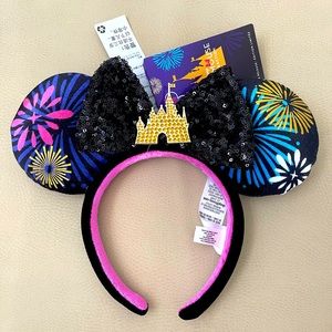 Disney Minnie Main Attraction firework castle ears (December)